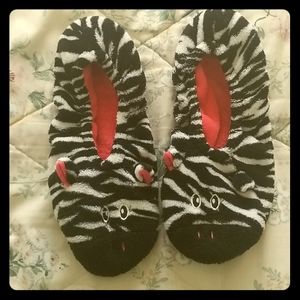 3️⃣/💲🔟👌Zebra slippers 🦓